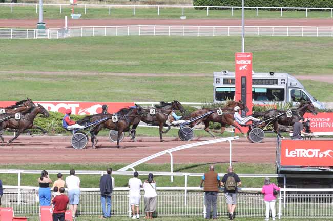 Photo d'arrivée de la course pmu PRIX DE LA HAUTE-SAONE à ENGHIEN le Jeudi 10 août 2023