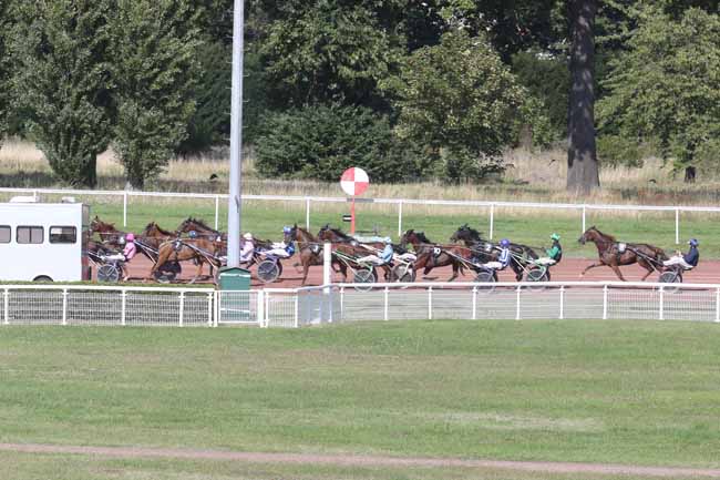 Photo d'arrivée de la course pmu PRIX DE LA PORTE D'ITALIE à ENGHIEN le Jeudi 10 août 2023