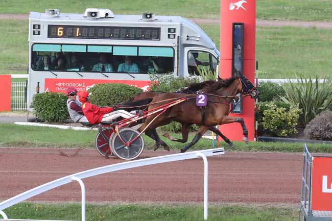 Photo d'arrivée de la course pmu PRIX DE LA PORTE DE MONTREUIL à ENGHIEN le Jeudi 10 août 2023