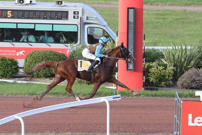 Photo d'arrivée de la course pmu PRIX DE L'AIGLE à ENGHIEN le Jeudi 10 août 2023