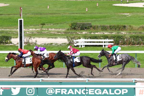 Photo d'arrivée de la course pmu PRIX DU CHATEAU DE MIROMESNIL à DEAUVILLE le Jeudi 10 août 2023