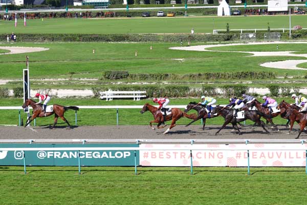 Photo d'arrivée de la course pmu PRIX DE LA FEDERATION DES ELEVEURS DU GALOP (PRIX DE LA VILLA MONET) à DEAUVILLE le Jeudi 10 août 2023