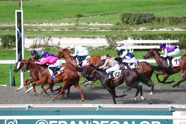 Photo d'arrivée de la course pmu PRIX EQUIDIA (PRIX DE LA CORNICHE) à DEAUVILLE le Jeudi 10 août 2023