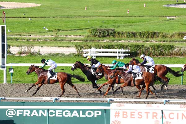 Photo d'arrivée de la course pmu PRIX DE L'ASSOCIATION DES JOCKEYS (PRIX DU CHATEAU DE BOSMELET) à DEAUVILLE le Jeudi 10 août 2023
