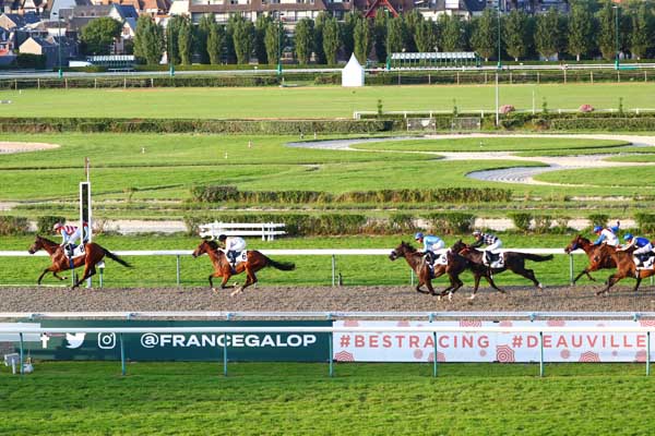Photo d'arrivée de la course pmu PRIX DE LA FORGE à DEAUVILLE le Jeudi 10 août 2023