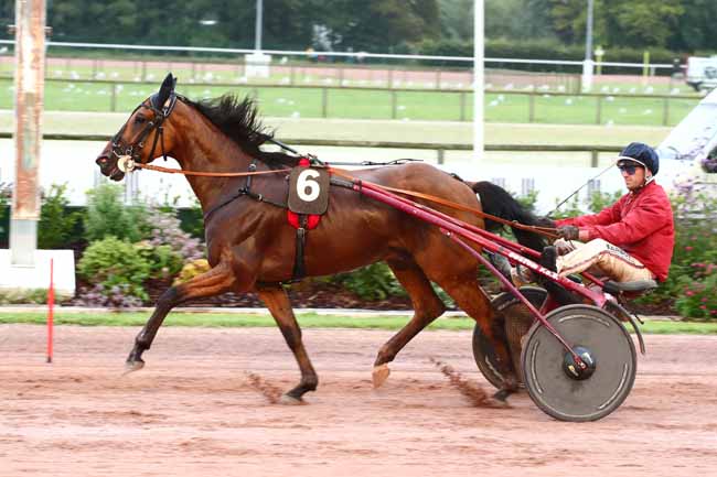 Photo d'arrivée de la course pmu PRIX OUEST FRANCE (PRIX DES DAUPHINELLES) à CABOURG le Vendredi 11 août 2023