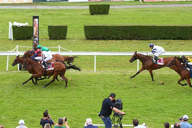 Photo d'arrivée de la course pmu PRIX ZETURF (PRIX MISTI) à CLAIREFONTAINE le Vendredi 11 août 2023