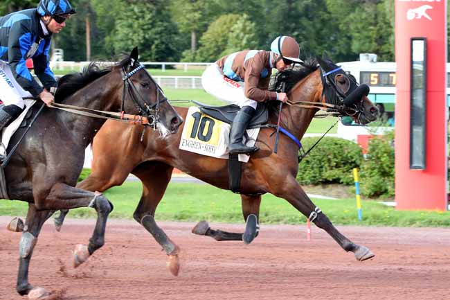 Photo d'arrivée de la course pmu PRIX DE LA PLACE DE VALOIS à ENGHIEN le Samedi 12 août 2023