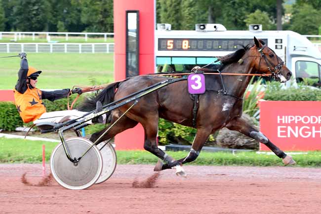 Photo d'arrivée de la course pmu PRIX DE L'HOTEL DE VILLE à ENGHIEN le Samedi 12 août 2023