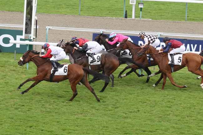 Photo d'arrivée de la course pmu PRIX MINERVE à DEAUVILLE le Dimanche 13 août 2023