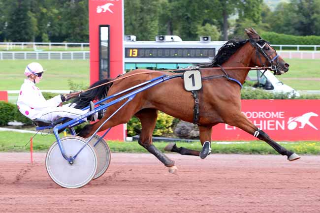 Photo d'arrivée de la course pmu PRIX DE MERICOURT à ENGHIEN le Dimanche 13 août 2023