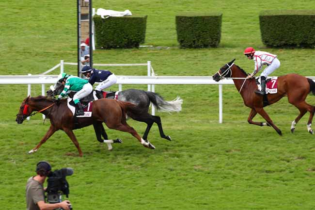 Photo d'arrivée de la course pmu PRIX WORLD FAMOUS INK (PRIX DES VILLAS) à CLAIREFONTAINE le Lundi 14 août 2023