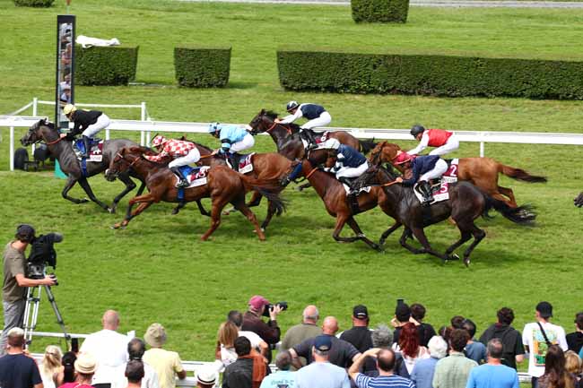 Photo d'arrivée de la course pmu PRIX TATTOO WAS BETTER BEFORE (PRIX DE SAINT-HYMER) à CLAIREFONTAINE le Lundi 14 août 2023