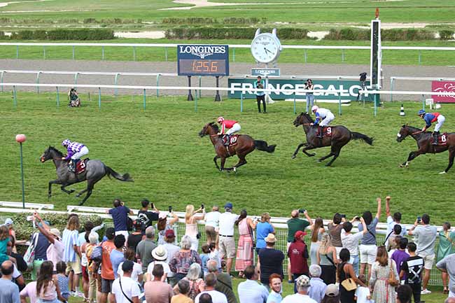 Photo d'arrivée de la course pmu ARQANA SERIES DES POULAINS à DEAUVILLE le Jeudi 17 août 2023