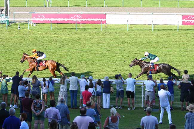Photo d'arrivée de la course pmu ARQANA SERIES - CRITERIUM D'ETE à DEAUVILLE le Jeudi 17 août 2023