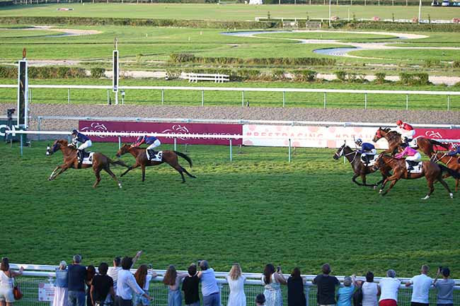 Photo d'arrivée de la course pmu PRIX INTERNATIONAL SISTER'S CITIES - FINALE EARS à DEAUVILLE le Jeudi 17 août 2023