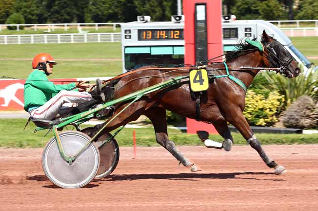 Photo d'arrivée de la course pmu PRIX D'EXCIDEUIL à ENGHIEN le Jeudi 17 août 2023