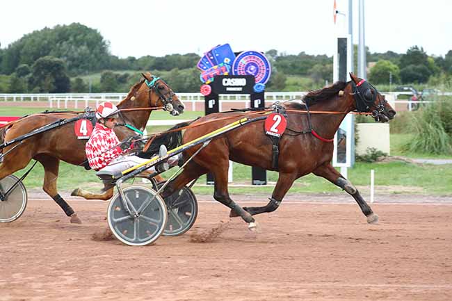 Photo d'arrivée de la course pmu PRIX PIERRE RAFFRE à PORNICHET le Vendredi 18 août 2023