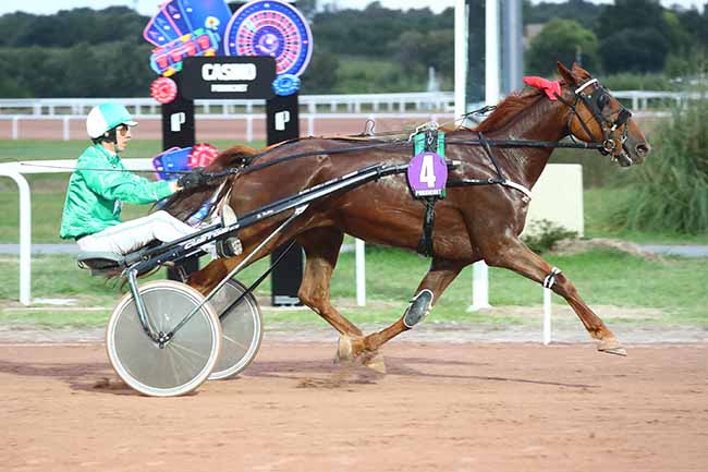 Photo d'arrivée de la course pmu PRIX ENFANTS CANCER SANTE à PORNICHET le Vendredi 18 août 2023