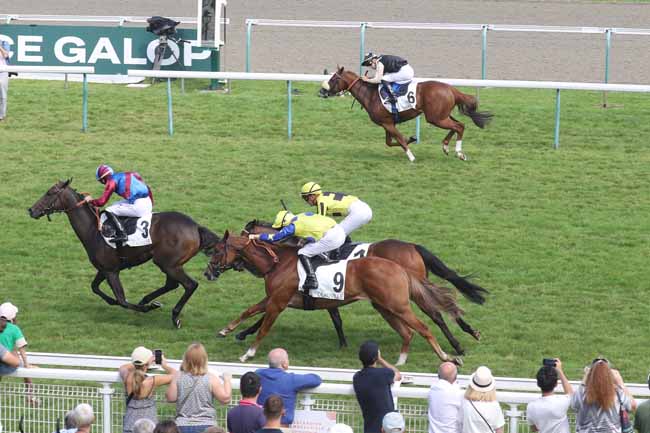 Photo d'arrivée de la course pmu PRIX DE COLLEVILLE-SUR-MER à DEAUVILLE le Samedi 19 août 2023