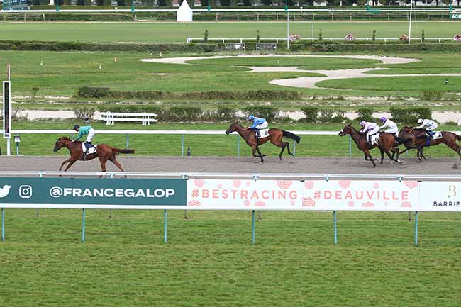Photo d'arrivée de la course pmu TROPHEE DU PERSONNEL CATEGORIE PERSONNEL DE HARAS (PRIX D'ABLON) à DEAUVILLE le Mardi 22 août 2023