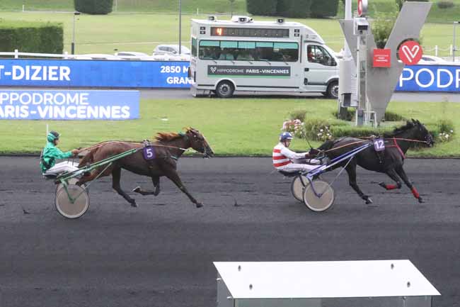 Photo d'arrivée de la course pmu PRIX DE SAINT-DIZIER à PARIS-VINCENNES le Mercredi 23 août 2023