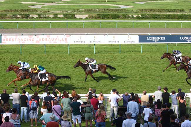 Photo d'arrivée de la course pmu PRIX #RACEANDCARE - PRIX FRANCOIS ANDRE - GRAND PRIX DES FEMMES-JOCKEYS à DEAUVILLE le Jeudi 24 août 2023