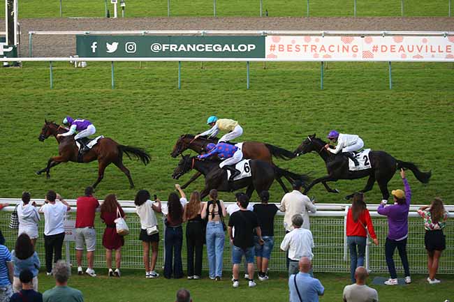 Photo d'arrivée de la course pmu PRIX DE LA RECONVERSION D'UN CHEVAL DE COURSE EN CHEVAL DE DRESSAGE (PRIX DE CAEN) à DEAUVILLE le Jeudi 24 août 2023