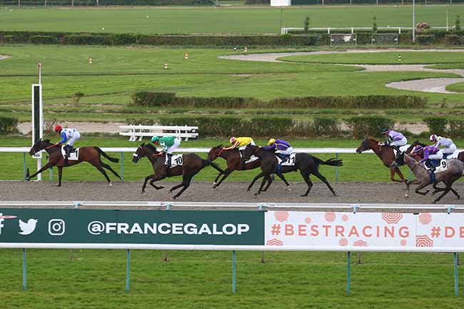Photo d'arrivée de la course pmu PRIX DE LA RECONVERSION D'UN CHEVAL DE COURSE EN CHEVAL D'E.W (PRIX DE NOROLLES) à DEAUVILLE le Jeudi 24 août 2023