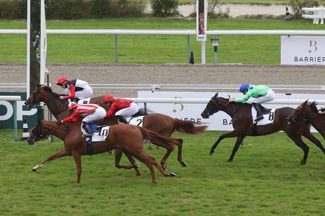 Photo d'arrivée de la course pmu BARRIERE PRIX QUINCEY à DEAUVILLE le Dimanche 27 août 2023