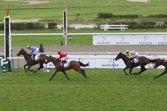 Photo d'arrivée de la course pmu LUCIEN BARRIERE GRAND PRIX DE DEAUVILLE à DEAUVILLE le Dimanche 27 août 2023