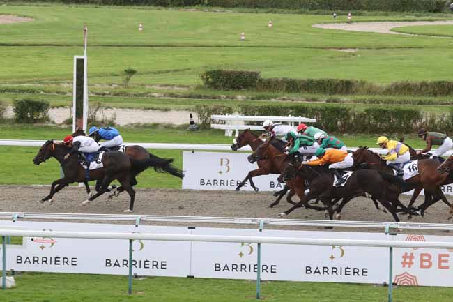 Photo d'arrivée de la course pmu PRIX CASINO BARRIERE DEAUVILLE à DEAUVILLE le Dimanche 27 août 2023