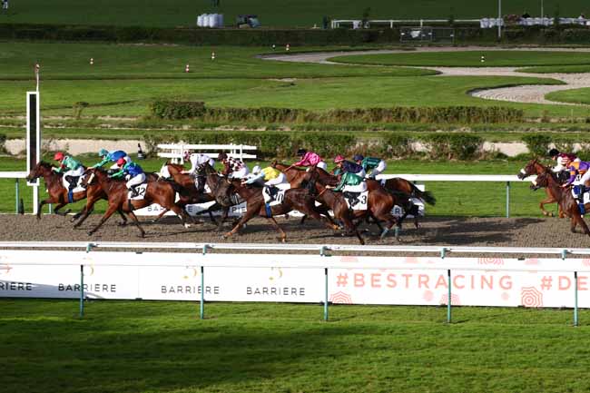 Photo d'arrivée de la course pmu PRIX HOTEL BARRIERE LE NORMANDY à DEAUVILLE le Dimanche 27 août 2023