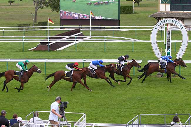 Photo d'arrivée de la course pmu PRIX DE COURTIEUX à COMPIEGNE le Mercredi 30 août 2023