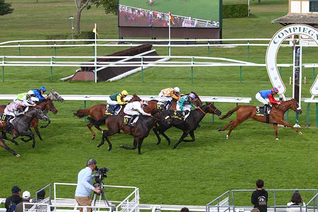Photo d'arrivée de la course pmu PRIX DU CHATEAU DE PIERREFONDS à COMPIEGNE le Mercredi 30 août 2023