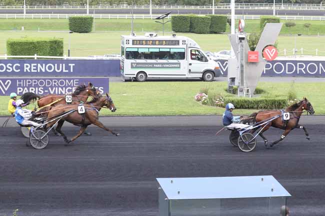 Photo d'arrivée de la course pmu PRIX DE BOSC RENOULT à PARIS-VINCENNES le Mercredi 30 août 2023