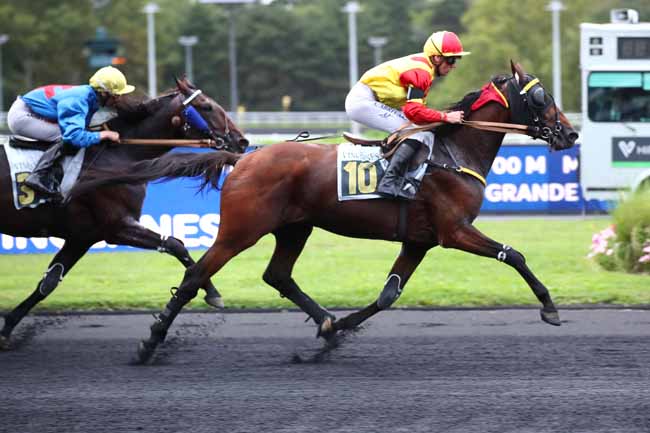 Photo d'arrivée de la course pmu PRIX CAMILLE DE WAZIERES à PARIS-VINCENNES le Vendredi 1 septembre 2023