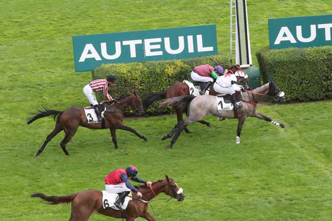 Photo d'arrivée de la course pmu PRIX WEATHER PERMITTING à AUTEUIL le Vendredi 1 septembre 2023