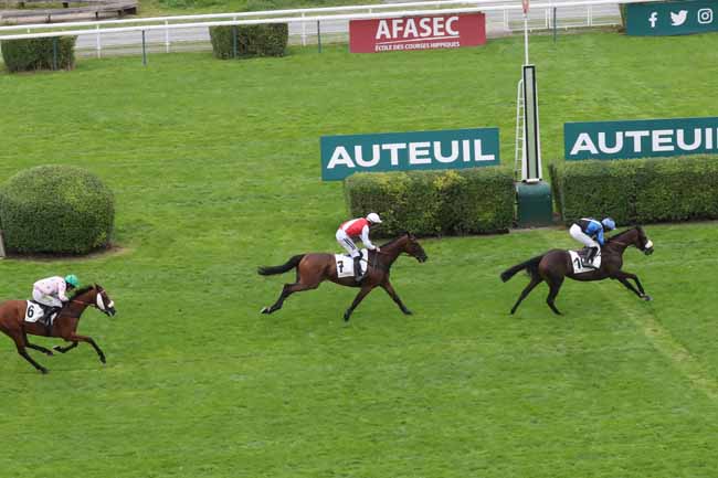 Photo d'arrivée de la course pmu PRIX GELAS à AUTEUIL le Vendredi 1 septembre 2023