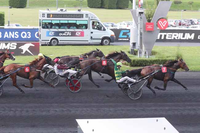 Photo d'arrivée de la course pmu PRIX ANNICK DREUX - CRITERIUM 3 ANS Q3 à PARIS-VINCENNES le Samedi 2 septembre 2023