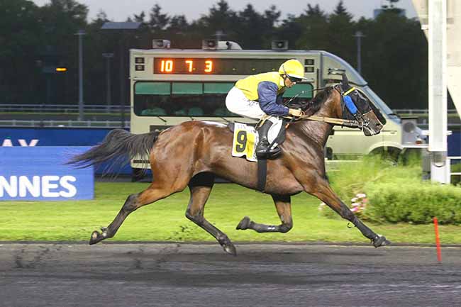 Photo d'arrivée de la course pmu PRIX D'EPERNAY à PARIS-VINCENNES le Mardi 5 septembre 2023