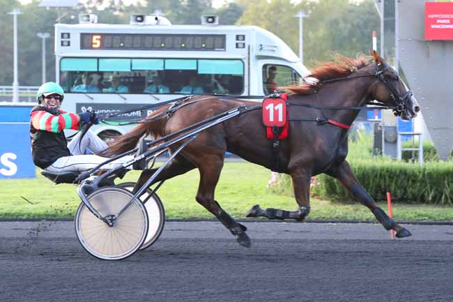 Photo d'arrivée de la course pmu PRIX ADELINDA à PARIS-VINCENNES le Vendredi 8 septembre 2023