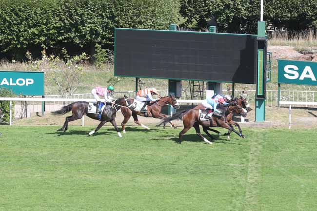 Photo d'arrivée de la course pmu PRIX JEAN-CLAUDE DESAINT (CHAMPIONNAT PARIS TURF DES APPRENTIS & JEUNES JOCKEYS) à SAINT CLOUD le Vendredi 8 septembre 2023