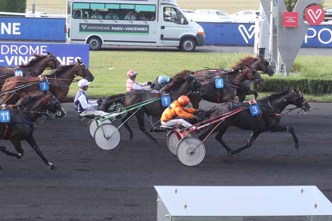 Photo d'arrivée de la course pmu PRIX D'EAUBONNE à PARIS-VINCENNES le Samedi 9 septembre 2023