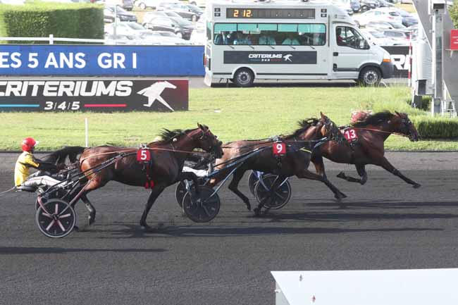 Photo d'arrivée de la course pmu CRITERIUM DES 5 ANS à PARIS-VINCENNES le Dimanche 17 septembre 2023