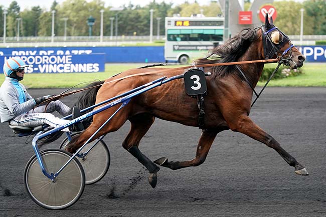 Photo d'arrivée de la course pmu PRIX DE BAZET à PARIS-VINCENNES le Mardi 19 septembre 2023