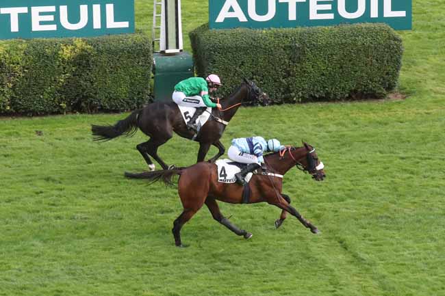Photo d'arrivée de la course pmu PRIX RICHARD ET ROBERT HENNESSY à AUTEUIL le Mardi 19 septembre 2023