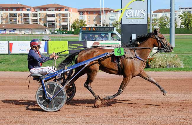 Photo d'arrivée de la course pmu PRIX AURASTOCK à FEURS le Mercredi 20 septembre 2023