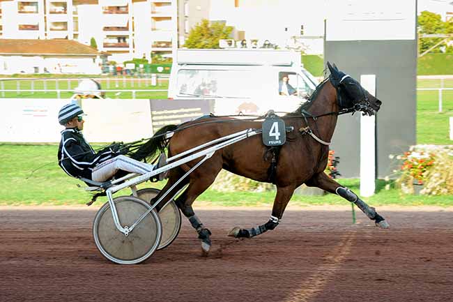 Photo d'arrivée de la course pmu PRIX INTERMARCHE FEURS CIVENS à FEURS le Mercredi 20 septembre 2023