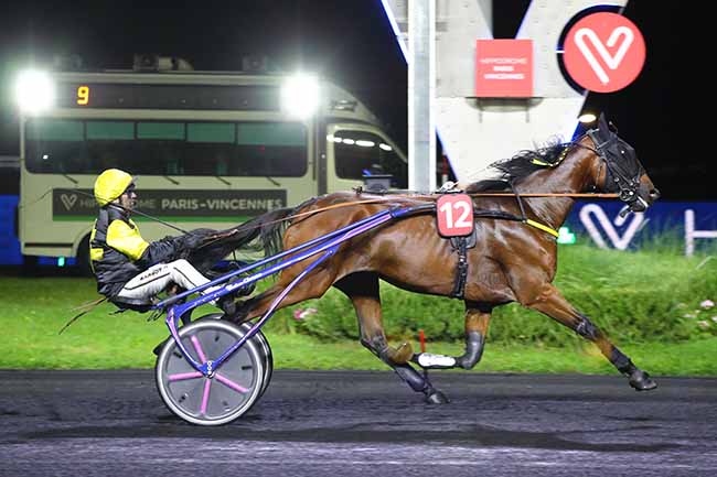 Photo d'arrivée de la course pmu PRIX LACADEIRA à PARIS-VINCENNES le Vendredi 22 septembre 2023